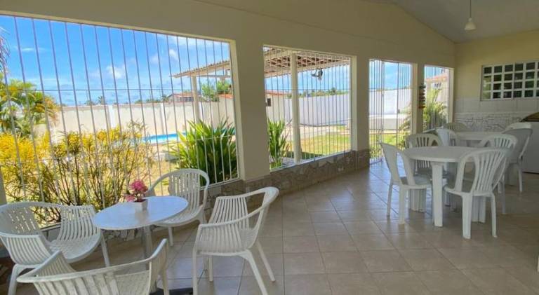 Ample vacation home with pool | Pets are welcome — photo 3