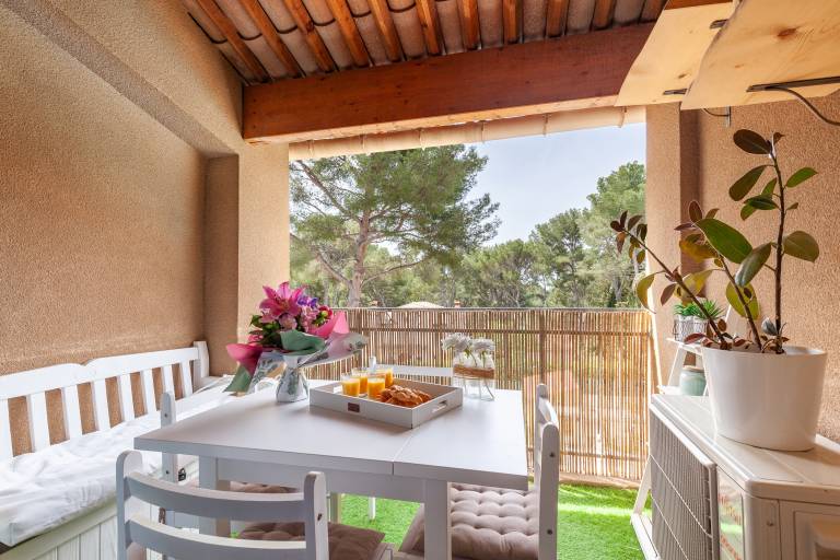 Studio 'Sanary Soleil Et Douceur 3' with Shared Pool, Wi-Fi and Air Conditioning — photo 5