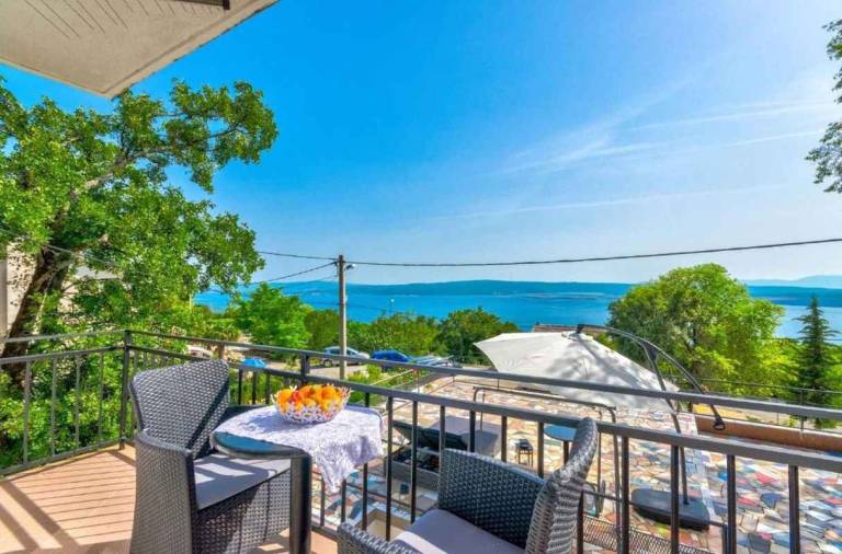 Holiday apartment with jacuzzi and sea view — photo 4