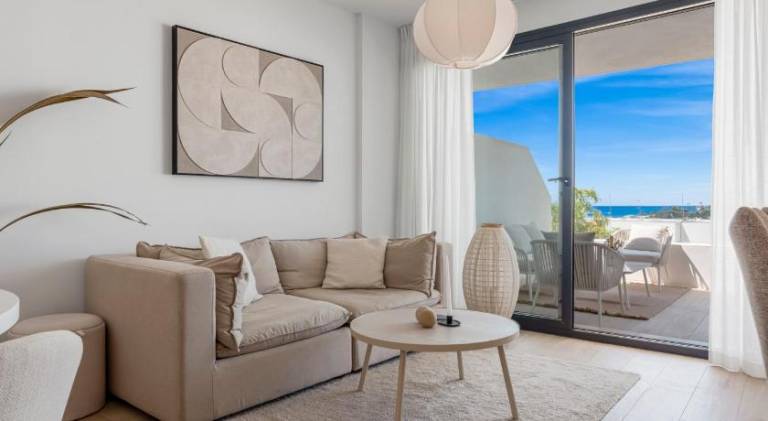Estepona Beach Getaway 2BR Apartment w Sea View in Estepona