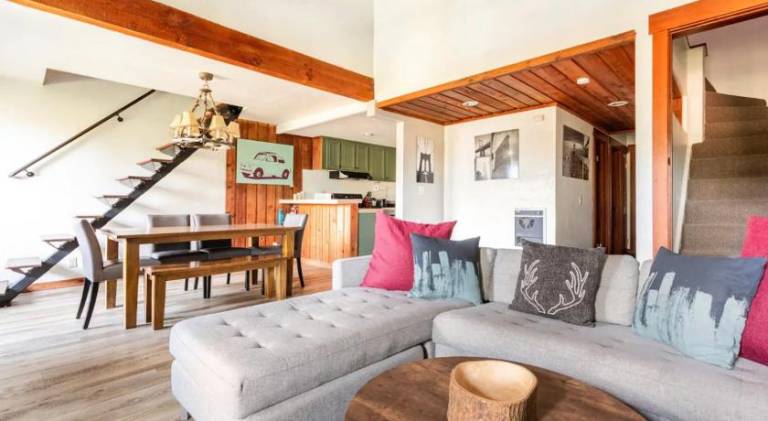 Holiday apartment with heated pool, grill & hot tub | Next to the ski | Pet-friendly in Mammoth Lakes, CA