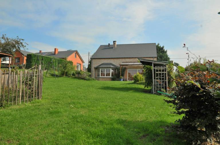 Vacation home with barbeque, terrace & sauna in Dinant
