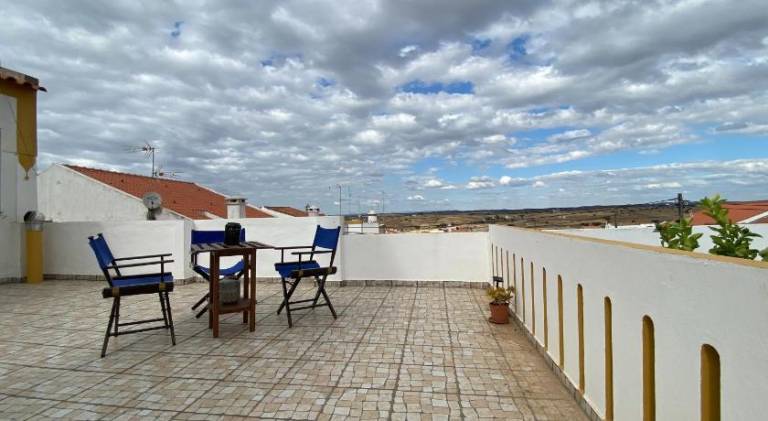 House with grill, hot tub & patio | Perfect for remote work — photo 4