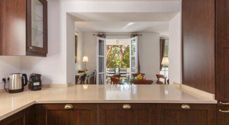SF Marbella Luxury Beach Apartment - Jardines de las Golondrinas — photo 2
