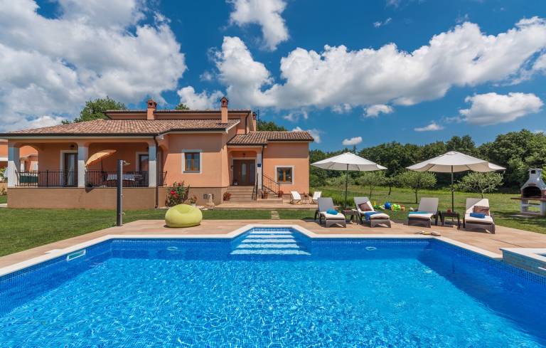 Villa Antonela with Large Garden and Swimming Pool