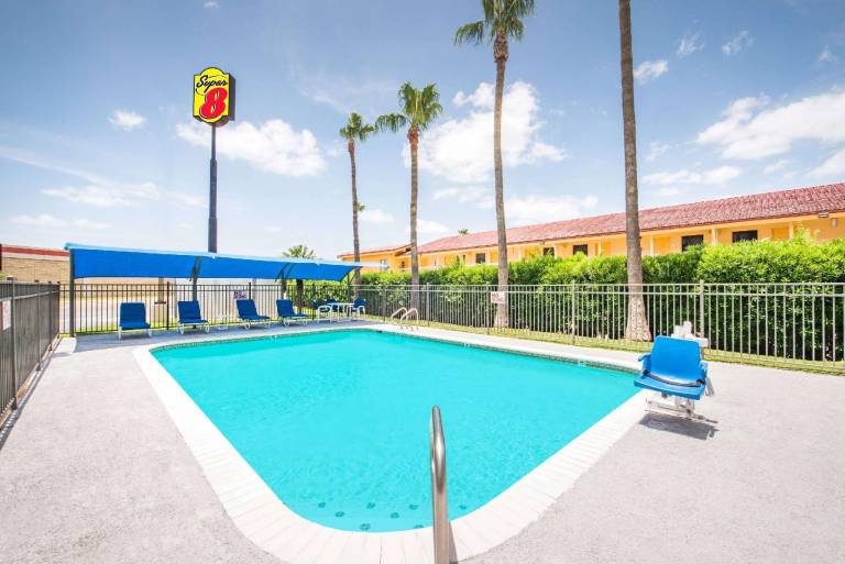 Super 8 By Wyndham Harlingen Tx — photo 2