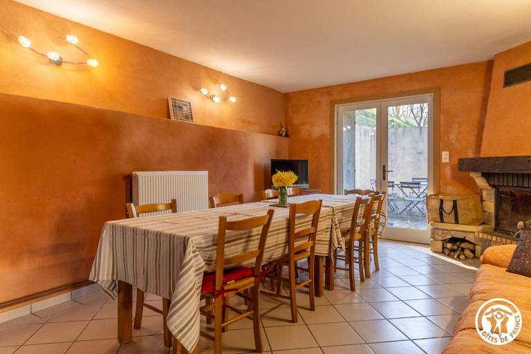 Gite with barbeque, terrace & garden — photo 3