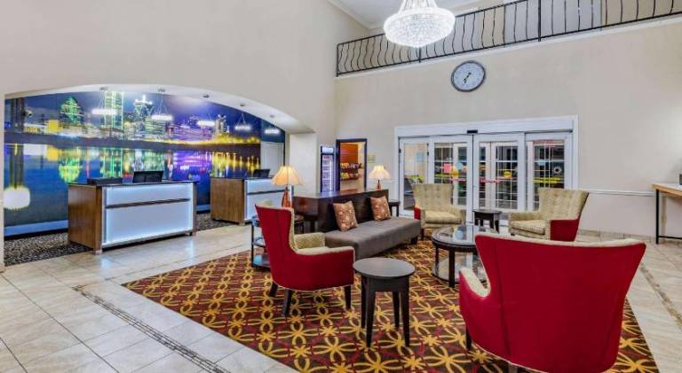 La Quinta Inn & Suites by Wyndham Garland Harbor Point — photo 2