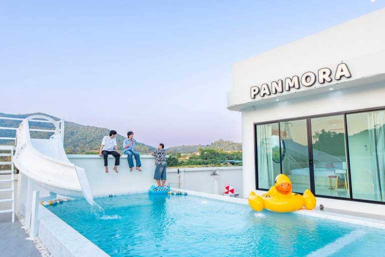 Villa with private pool, barbeque & patio in Sattahip