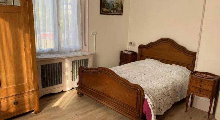 Chambre Arnica lit 140 wifi sdb partagee