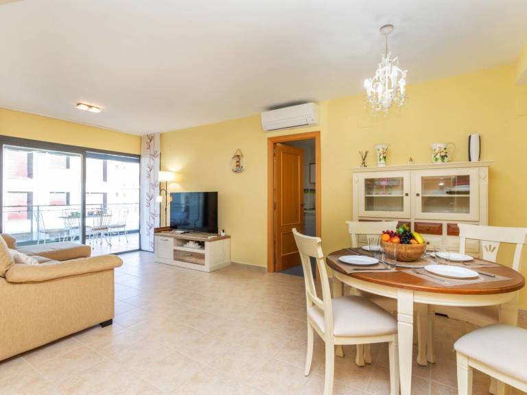 Fully equipped rental apartment with patio, pool & garden | Beach nearby | Good for workation | Pets allowed — photo 3