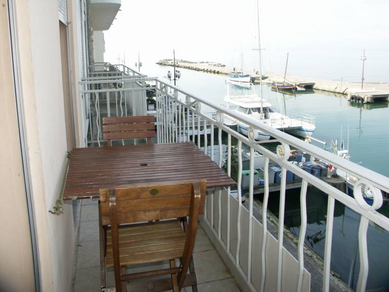 Apartment with 1 room for 4 persons — photo 2