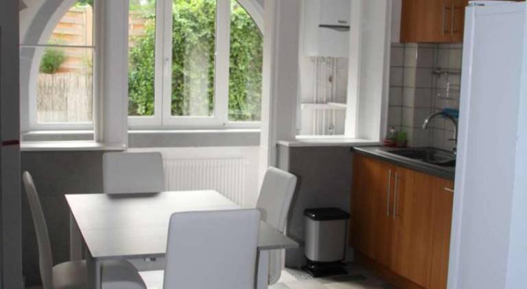 Fully equipped beautiful apartment with hot tub & yard | Suitable for remote work | Pet-friendly — photo 4