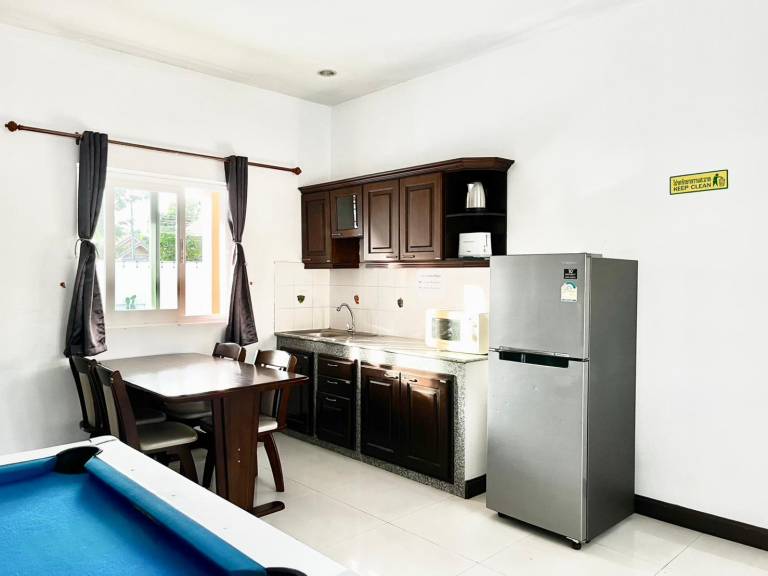 Vacation home with jacuzzi, pool & BBQ — photo 3