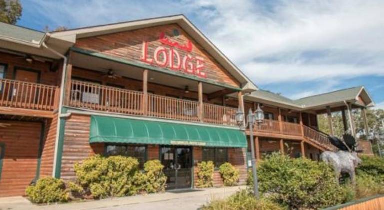 Bullwinkles Rustic Lodge in Poplar Bluff, MO