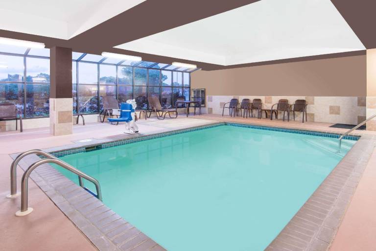 Super 8 By Wyndham Wichita South — photo 3