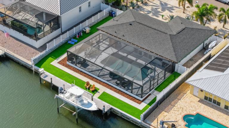 Children-friendly spacious vacation home with private pool, barbecue & yard | Water view | Pets are welcome — photo 2