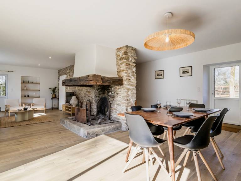 Charming Cottage near Loire: Private Terrace, 2 Ensuite BRs, Baby Gear, WiFi, Pet-Friendly — photo 2