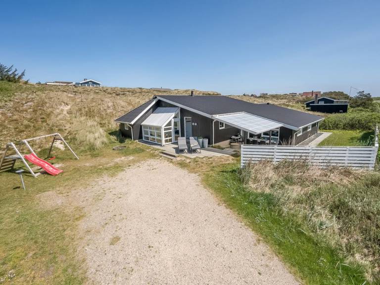 Vacation home with terrace, private pool & sauna — photo 5