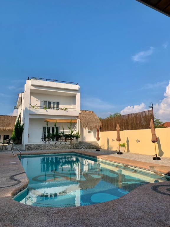 Lodge with yard, patio & private pool | Perfect for remote work | Pets are welcome in Moalboal