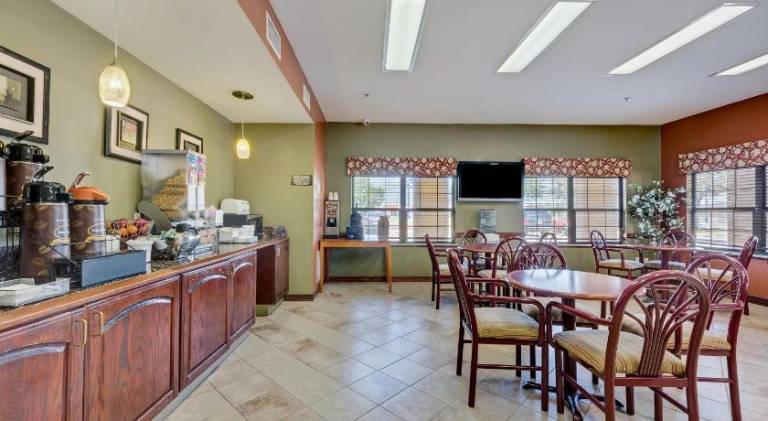 Super 8 By Wyndham Weslaco — photo 3