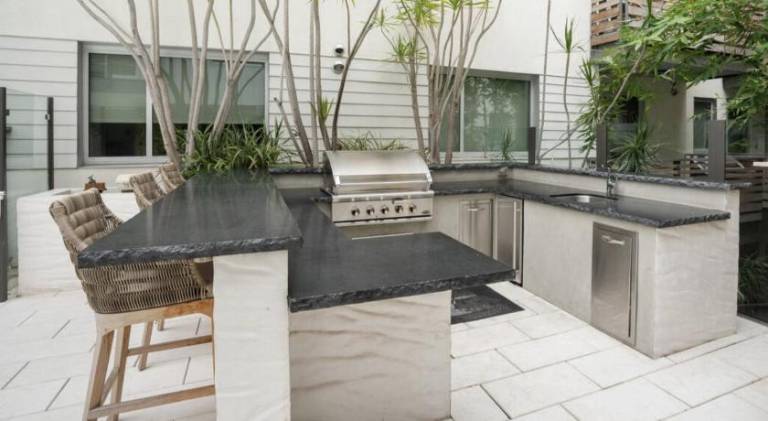 Amethyst Horizon - Stylish peaceful 2BR w zen Garden View Pool Gym — photo 4