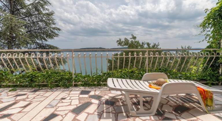 Unique Beachfront APT with Garden & Grill, near Trogir — photo 4
