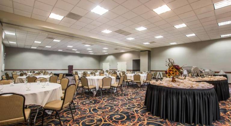 Ramada by Wyndham San Diego National City — photo 4
