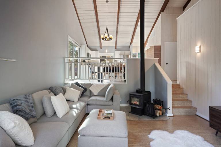 Child-friendly beautiful vacation home with private pool & patio | Pets allowed — photo 4