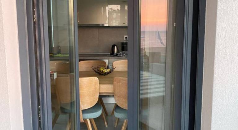 Serviced apartment with patio | Next to the beach | Pet-friendly — photo 5