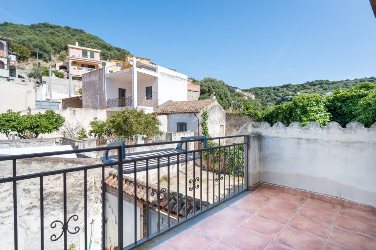 Rental apartment with terrace | City view in Teo