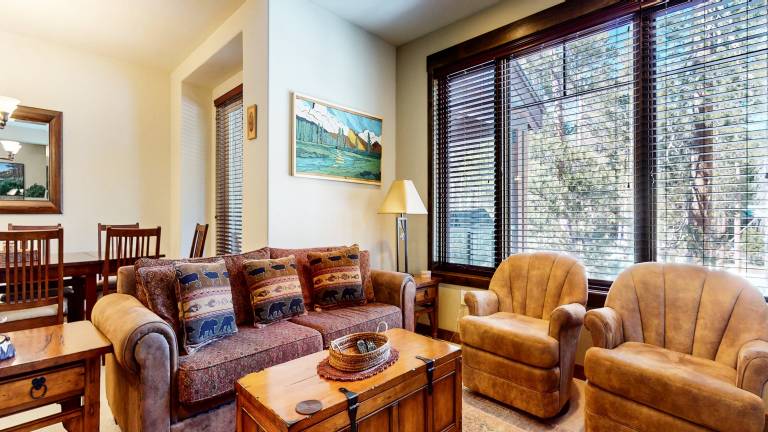Condo with hot tub, BBQ & sauna | Mountain view — photo 4