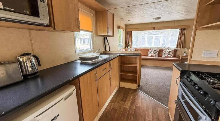 Lovely 8 Berth Caravan At St Osyth Beach Holiday Park Ref 28101G — photo 4