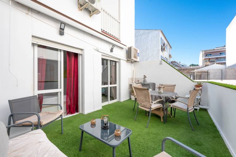 Fully equipped beautiful holiday apartment with patio & fast internet | Close to the beach | Perfect for remote work | Pets are welcome in Benalmádena
