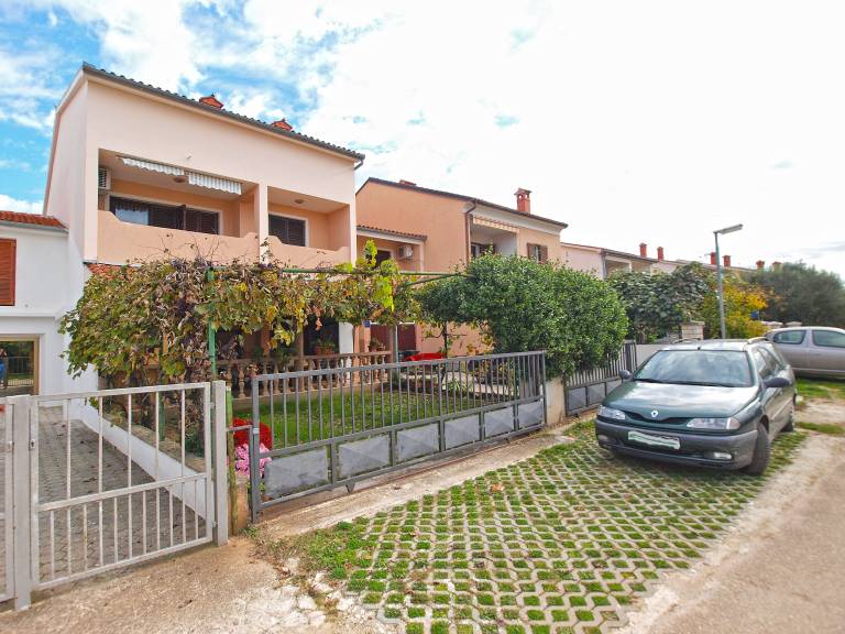 Apartment with patio & barbeque — photo 3