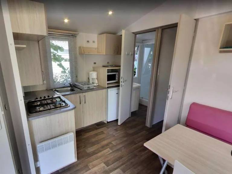 Mobile home with grill & patio — photo 3