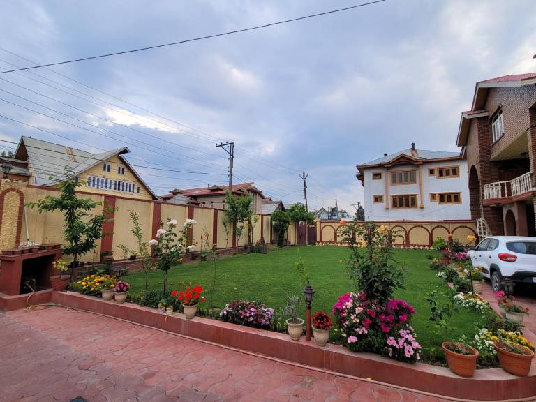 House Dal Lake