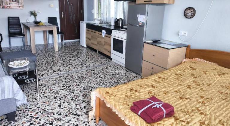 Beautiful vacation home with BBQ, terrace & yard | Close to the beach | Perfect for remote work | Pets are welcome — photo 2
