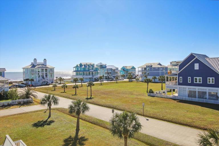 Spacious house with patio & grill | Beach nearby | Perfect for remote work | Pet-friendly in Galveston, TX