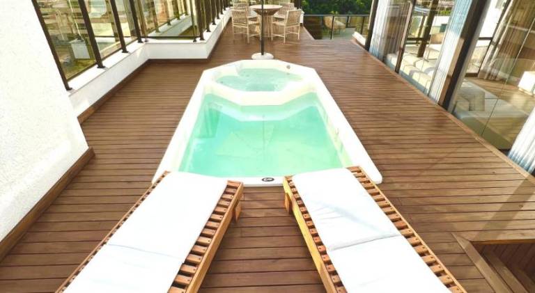 Rental apartment with jacuzzi & pool in Florianópolis
