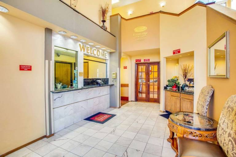 Econo Lodge Inn & Suites Albuquerque East I 40 Eubank Exit