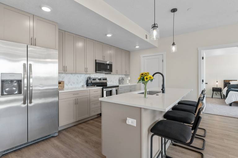 Condo with hot tub, pool & barbecue — photo 2