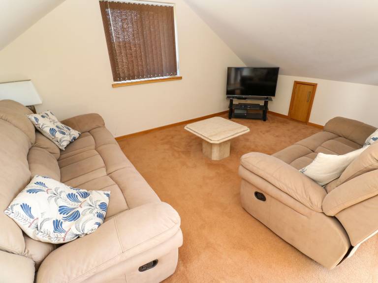 Child-friendly cottage with yard | Beach view | Pets allowed — photo 3