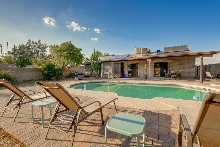 5 Mi to Mill Ave Tempe Home w Pool & Fire Pit