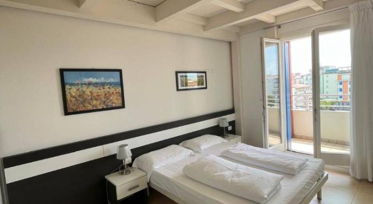 Serviced apartment with pool, terrace & garden — photo 2