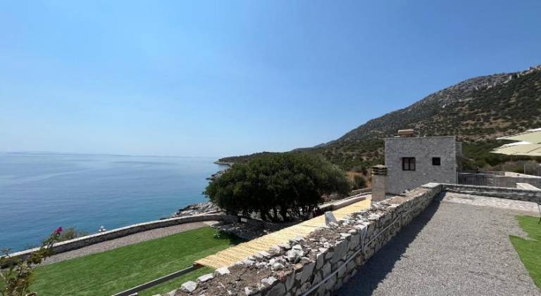 Magic estate on the wave 1 in East Mani