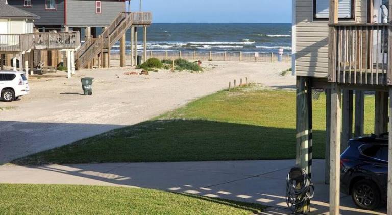 Vacation home | Close to the beach | Pets allowed in Galveston, TX
