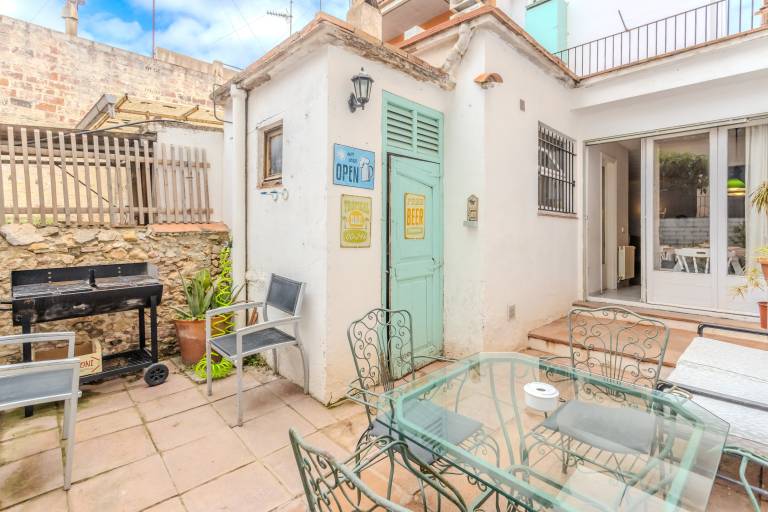 House with yard, terrace & fast internet | City view — photo 2