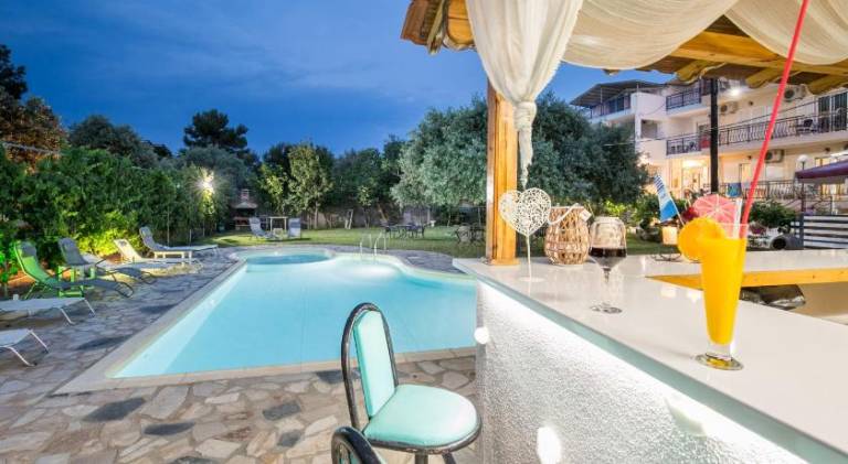 Pleasant serviced apartment with patio, pool & garden | Beach nearby | Pet-friendly — photo 3