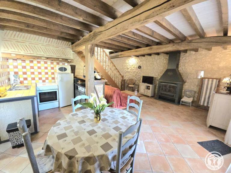 Gite with barbecue, terrace & yard — photo 2
